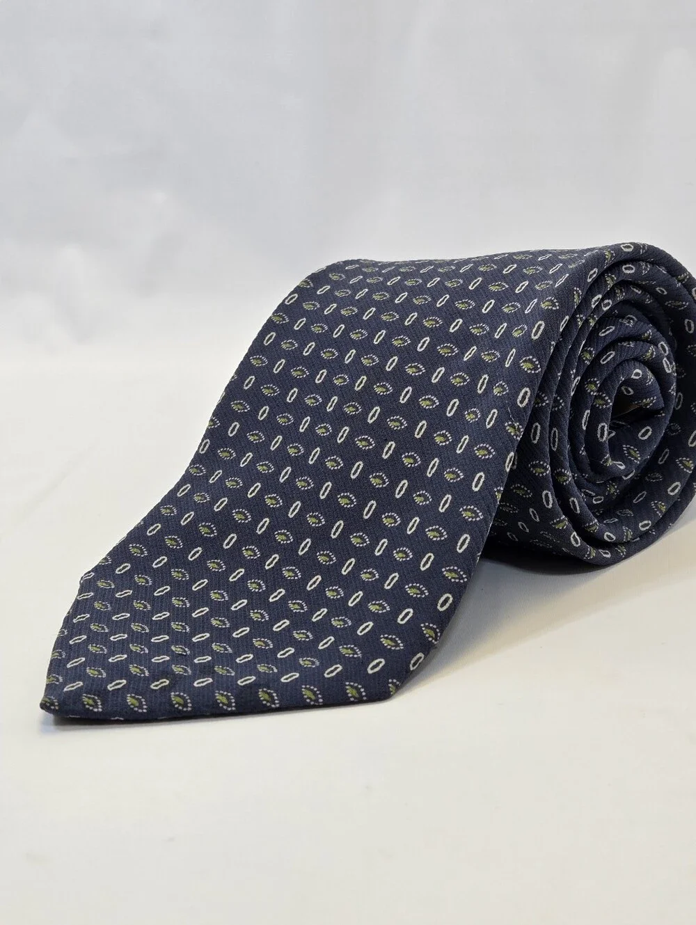Vintage Giorgio Armani Cravatte 100% Silk Tie Made in Italy Navy Geometric